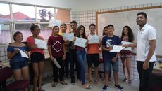 Entrega de certificados aos participantes