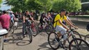 O passeio ciclístico contou com 300 participantes que percorreram quatro praças do município