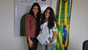 Aluna Yvynna Rivelly Machado recebe sua premiação