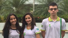 Estudantes fazem a terceira série do Ensino Médio