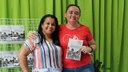 O livro conta com 17 autores, dos quais sete são organizadores
