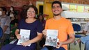 O livro conta com 17 autores, dos quais sete são organizadores
