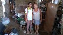 Katia Maria e sua mãe na atual casa