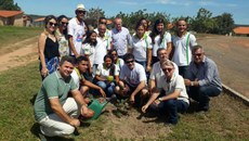 Na ação, o Campus Avançado ficou responsável pela arborização do açude, plantando 20 mudas de ipê