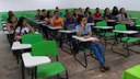 Os novos alunos receberam blusas de farda, guia do aluno e squeeze