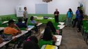 Os novos alunos receberam blusas de farda, guia do aluno e squeeze