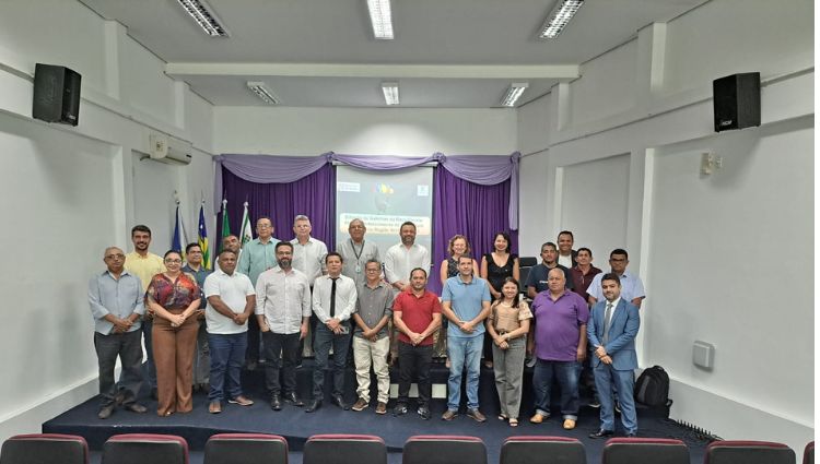 reunião galinha canela preta
