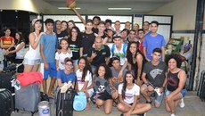 Grupo de alunos do Campus Teresina Central e professor Sérvulo Fernandes