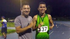 Entrega da medalha ao atleta Ariel de Sousa