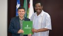 Reitor Paulo Henrique e professor Alfred Frederick