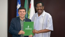 Reitor Paulo Henrique e professor Alfred Frederick