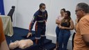 Na atividade prática foram trabalhados os temas de engasgo por corpo estranho, desmaio, fraturas/luxações e parada cardiorrespiratória