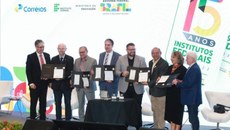 Lançamento do Selo Postal em Comemoração aos 15 anos, com presença do reitor Paulo Borges e do servidor Aureliano Machado
