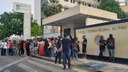 Antes da abertura dos portões, na frente do Campus Teresina Central