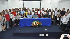 Técnicos-administrativos e professores