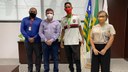 Entrega de medalhas e troféus em solenidade realizada no gabinete da Reitoria