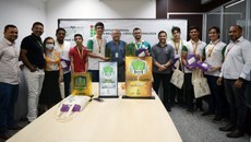 A cerimônia de premiação ocorreu na sala de reuniões da Reitoria