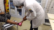 Uso de laser de baixa potência é um dos tratamentos disponíveis no Laboratório do Campus Oeiras