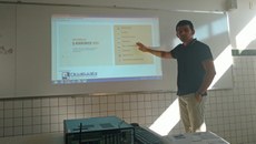 Servidor Douglas Ramalho no treinamento do sistema