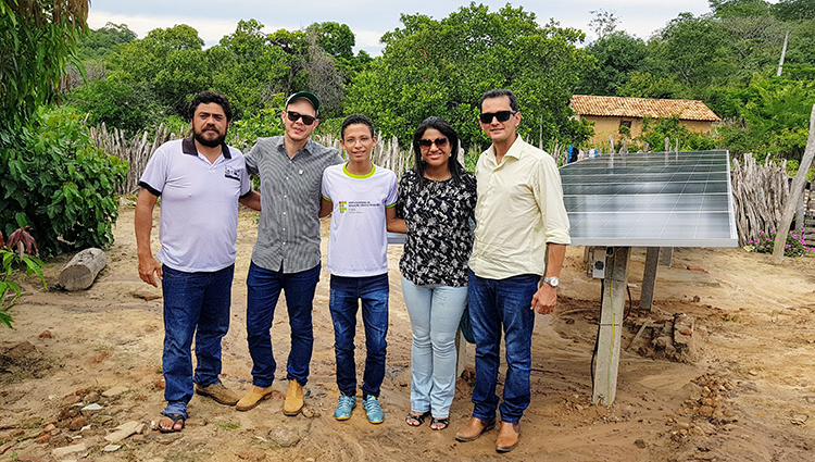 leva água via sistema de energia solar à Comunidade Morro Claro