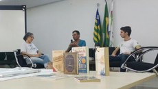 Campus Parnaíba realiza sessão de autógrafos e bate-papo literário