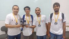 Professor e estudantes da equipe IFPI Code