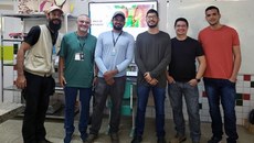 O acordo foi estabelecido por meio do Grupo de Pesquisa Biotecpi. Da esquerda para a direita: Kitawann Tayrone, Maurício Luiz Vilela, Leoberto Torres, Vitor Brandão (aluno do curso de Biologia), professor Etielle Andrade, Luiz Antônio (aluno do curso de Biologia)