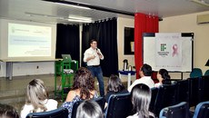 O mastologista Lívio Portela abordou diversos assuntos, como a prevenção, diagnóstico e tratamento do câncer de mama