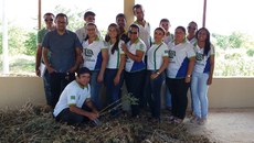 Alunos e professores do curso técnico em Agropecuária