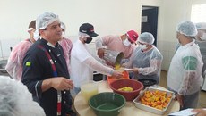 Alunos, cajucultores e público externo puderam conhecer mais sobre o caju, cultura de destaque no município