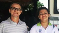 O diretor geral Jopson Moraes e a aluna medalhista Karine Ribeiro