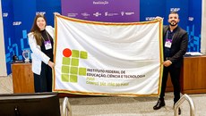 A estudante Clarisse Barroso e o professor Gerffeson Thiago Mota