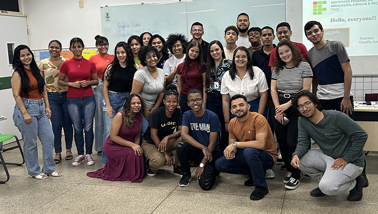 O curso tem 30 alunos, selecionados das comunidades acadêmica e geral