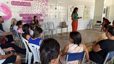A palestra foi proferida pela professora Fabiana Soares dos Santos