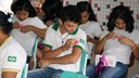 Foram realizadas palestras, exposições de vídeos, roda de conversas e distribuídos preservativos, folders e laços referentes à campanha