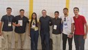 Alunos com o palestrante Leandro França