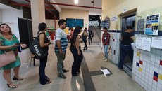 Os alunos deram dicas de como se comportar na biblioteca, refeitório, escadas, elevadores e banheiros