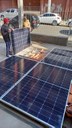 Os alunos efetuaram medições de parâmetros dos módulos fotovoltaicos