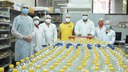 A produção de álcool em gel, álcool glicerinado e álcool 70% ocorre no âmbito do Laboratório de Multidisciplinar e Análises Clínicas