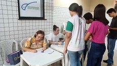 Entrega de carteirinhas de estudante no prédio B
