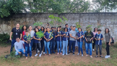 Plantio de árvores em escola municipal de Teresina