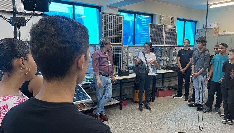 Estudantes da Fundação Cândida de Figueiredo Cunha