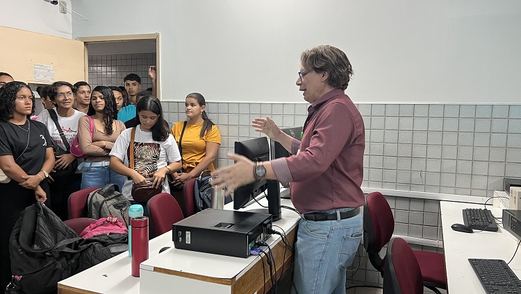 Estudantes da Fundação Cândida de Figueiredo Cunha