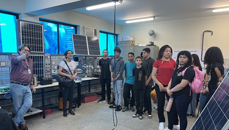 Estudantes da Fundação Cândida de Figueiredo Cunha