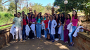 Alunos ao final da visita técnica, na ponte sobre o Riacho Mulatinho 