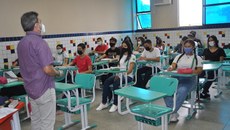 Alunos e professores de volta às salas de aula