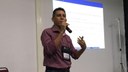 Professor Otilio Paulo do Campus Teresina Central em apresentação de trabalho