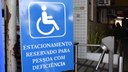 Conscientização sobre vagas reservadas para pessoas com deficiência 