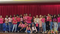 Estudantes sensibilizam comunidade acadêmica sobre a importância do diagnóstico precoce e prevenção contra o câncer de mama.