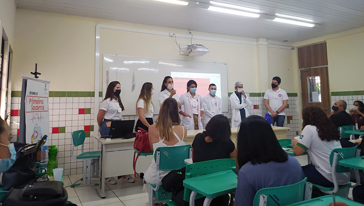 As oficinas foram realizadas em dois momentos, tarde e noite, e envolveu 70 participantes